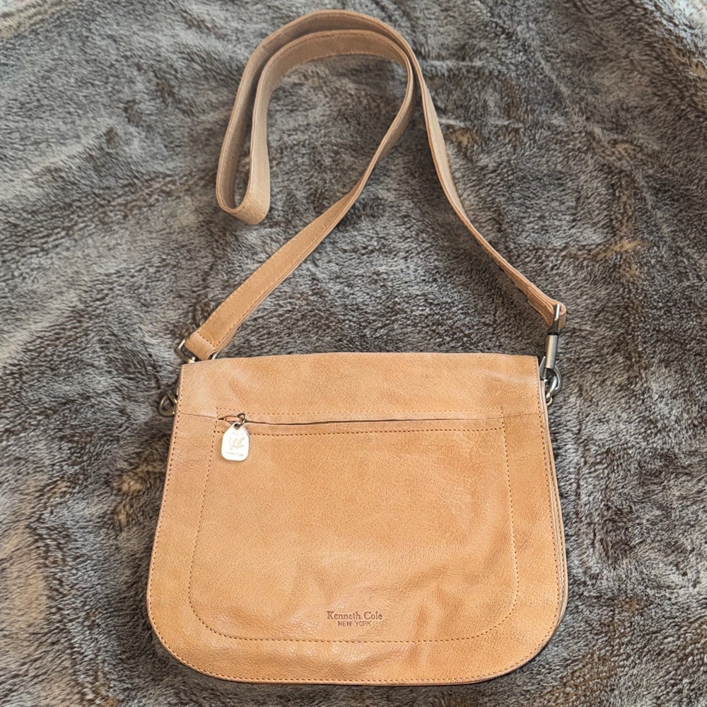 Kenneth Cole Soft Tan Leather Crossbody Saddle Bag